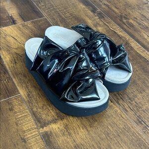 Inuikii Black Patent Knot Platform Slides